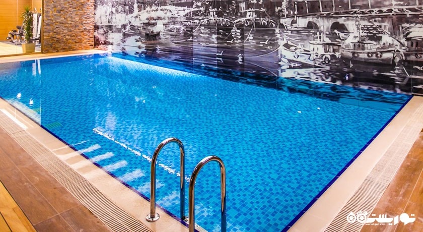 استخر سرپوشیده در مرکز اسپا هتل